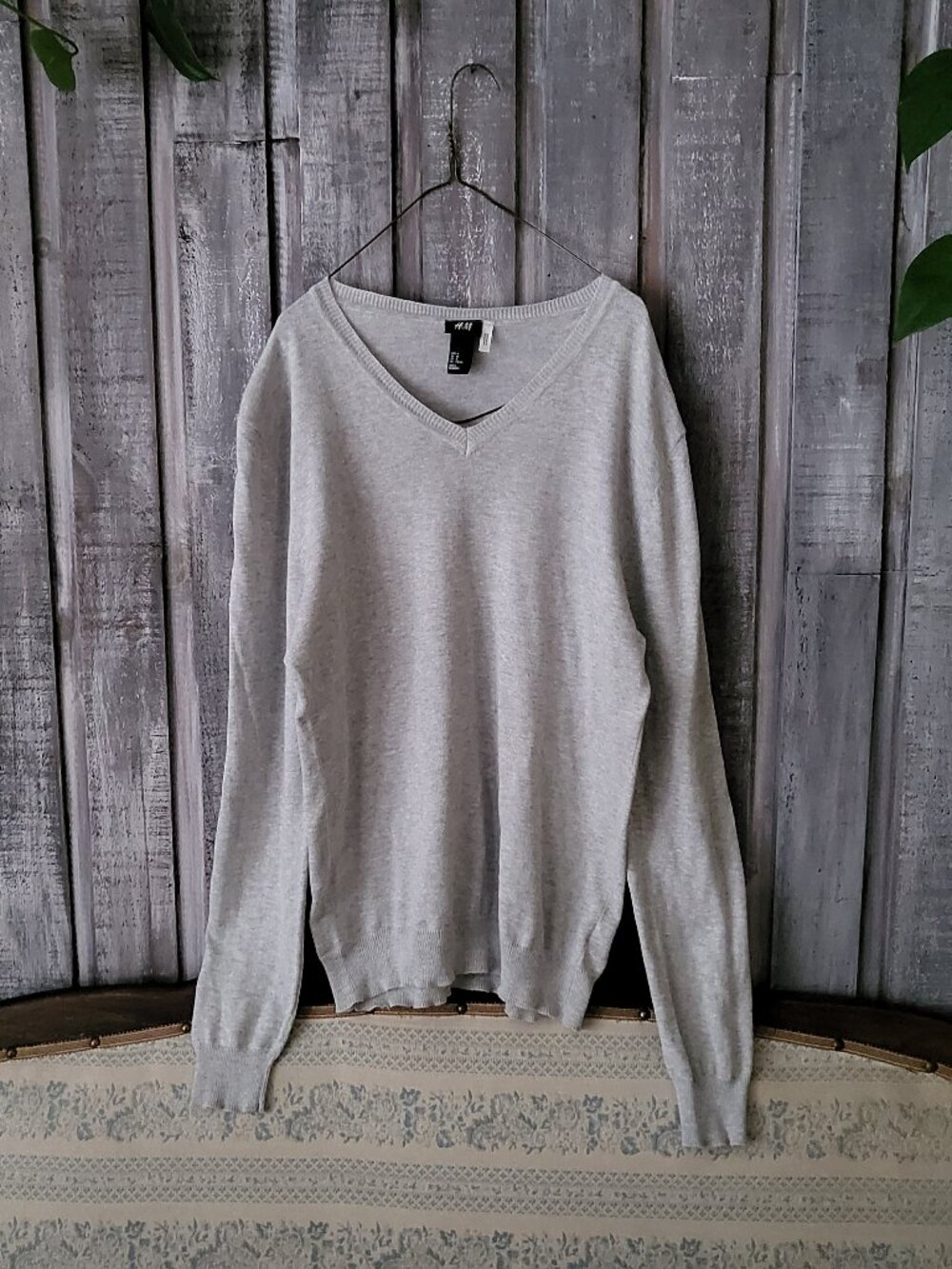 H&M Men Gray V-Neck Cotton Knit Sweater Size M